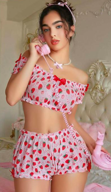 Çilek Desenli Şortlu Pijama Takımı