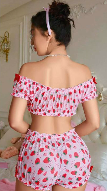 Çilek Desenli Şortlu Pijama Takımı