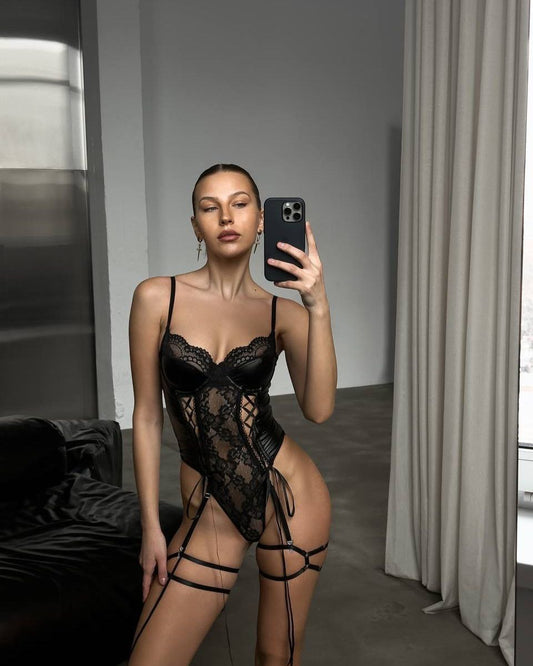 Siyah Dantel ve Saten Detaylı Jartiyerli Büstiyer Takımı